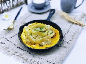 撒上熟黑芝麻，葱花即可。