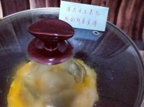 盖上盖子煎至蛋液凝固即可。