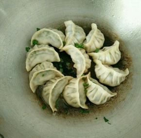 出锅前撒葱花。
