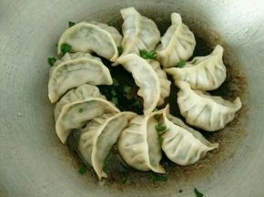 出锅前撒葱花。