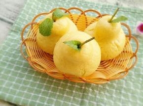 饧半个小时左右上锅蒸15分钟，焖三分钟出锅。