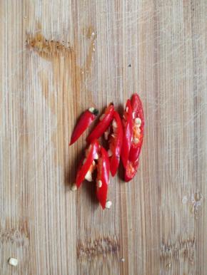 切一只辣椒