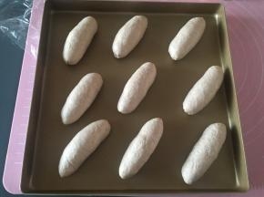 卷起收口朝下放入烤盘