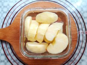 苹果削皮后切片用盐水泡一下防止氧化