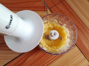 用料理机打十几秒打成比较细小的颗粒