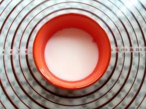 10克的玉米淀粉加35克水搅拌均匀