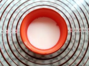 10克的玉米淀粉加35克水搅拌均匀