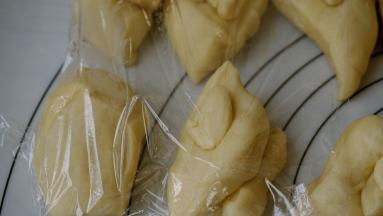 加盖保鲜膜醒15分钟