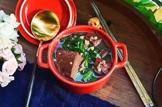 韭菜是好东西，但容易上火，阴虚火旺及肠胃不是很好的人尽量少吃。