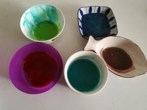 调成你想要的颜色，我做完这个蛋糕发现只调成深蓝和浅蓝白色其实就很漂亮不用这么多。