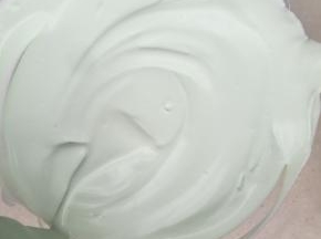淡奶油打发至六成发还流动的状态 这样做慕斯刚刚好。