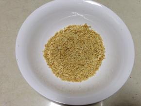 取出去皮，用料理机打成粗粒