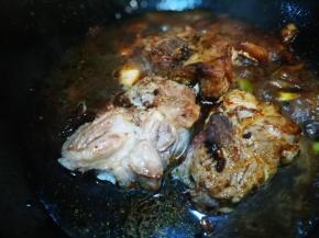 煮至肉骨八分熟