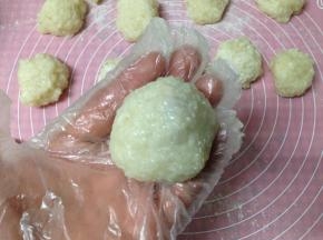 慢慢收口整成圆球状