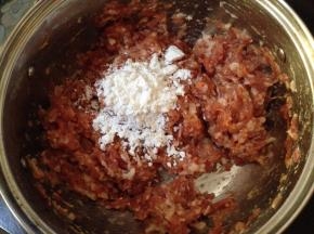 
放入干淀粉拌匀