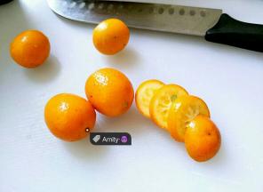 然后切一片片，记得籽不要丢哦，它可是宝。