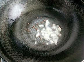 放蒜末爆出味