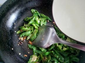 少点一点水，以免干锅