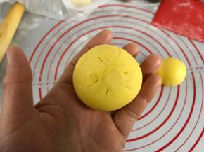 用虎口收口后捏紧收口处。