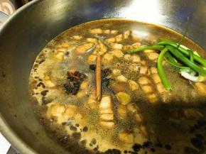 八角和一个根桂皮。