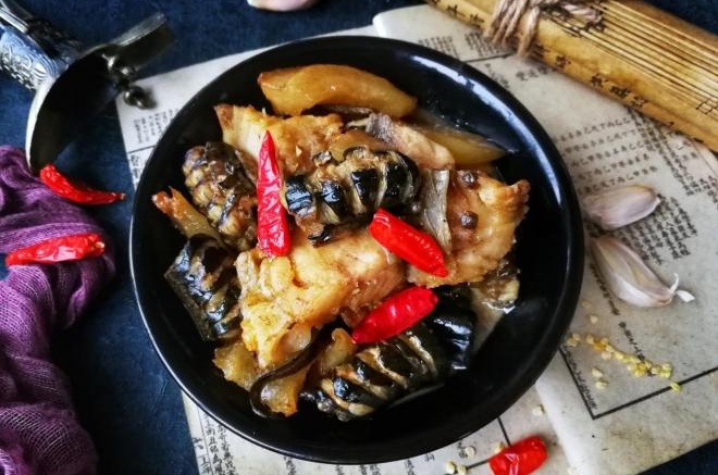 鳝鱼咸鱼烧牛筋