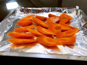 放置铺了锡纸的烤盘上