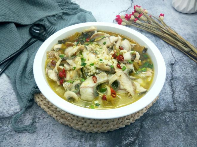 高汤撒椒酸菜鱼