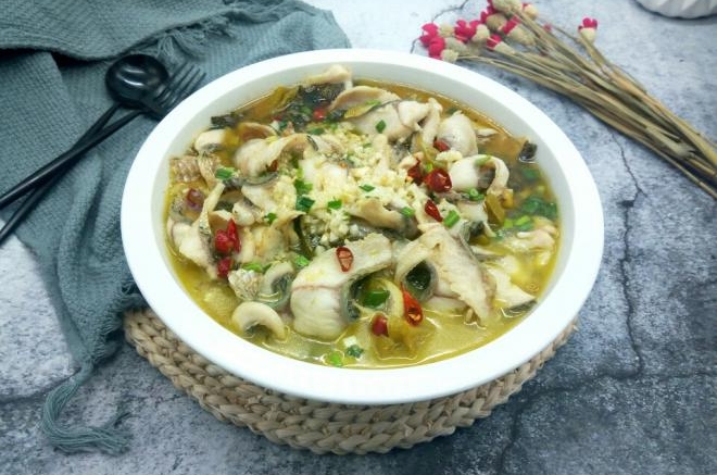 高汤撒椒酸菜鱼