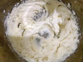 用打蛋器打至顺滑