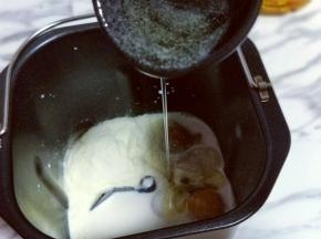 再加入玉米油。