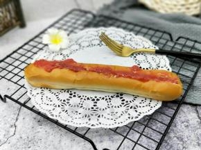 宝贝自己做的～(^_^)夹了草莓酱。