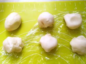 将水油皮材料分成6等份