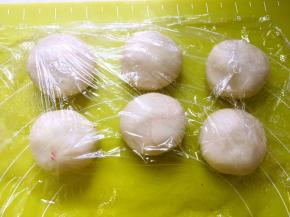 之后盖保鲜膜松弛15分钟