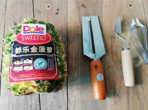 期间可以切割菠萝，金菠萝无需挖孔，泡盐水