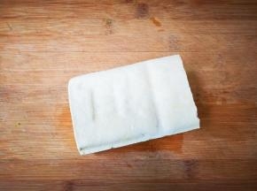 豆腐清洗一下