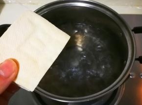 放入豆腐烧开