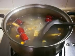 放入红枣