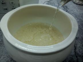 大米105克，用清水淘洗净