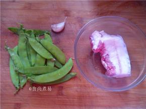 备好食材，小家庭做的量不要太多，尽量一餐吃完。