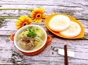 再搭配上白吉馍，味道棒棒哒