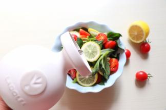 淋上少许希腊原装进口的特级初榨橄榄油