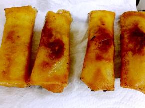 用吸油纸吸去多余的油