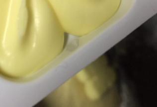 第一次和面结束放入黄油继续重新启动面包机自动和面档