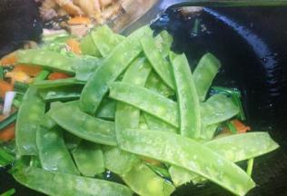 再放入荷兰豆