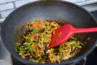 一起翻炒均匀。