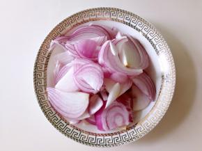 洋葱洗干净切片