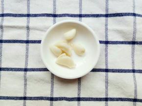 蒜头用刀拍一下容易去皮