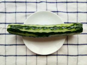 青瓜皮稍微削削没那么硬