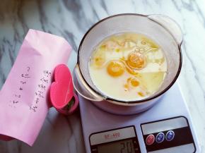 再加入玉米油。