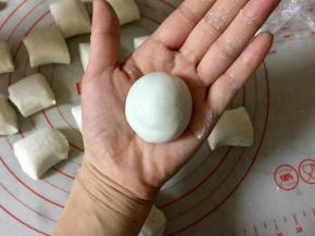 用虎口法收圆，收口向下放。